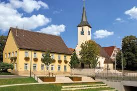 rathaus und Kirche