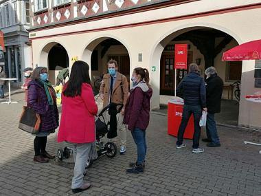 Infostand vor dem Rathaus
