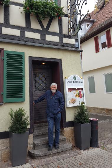 Andreas Kenner vor dem Alten Wachthaus